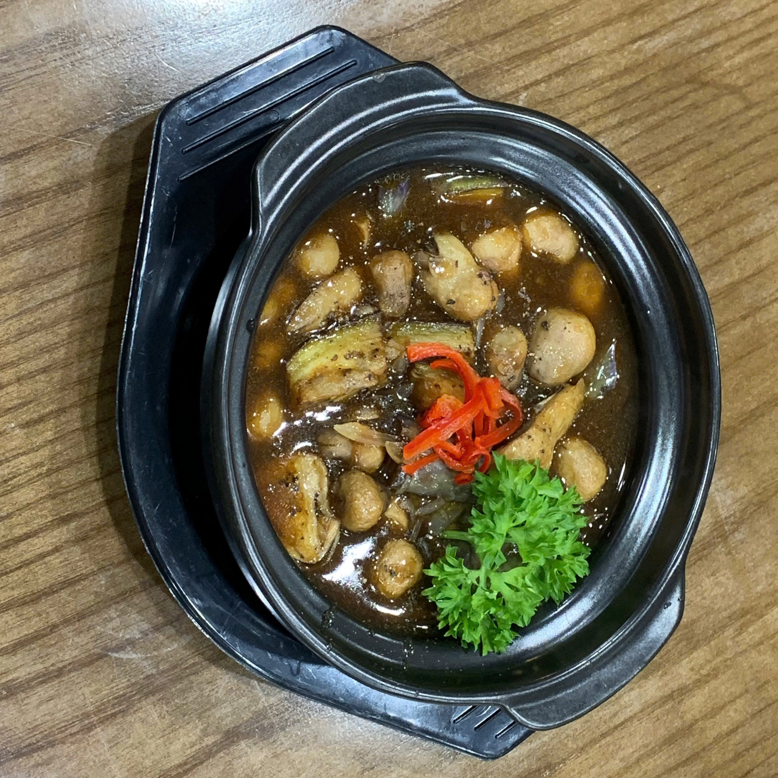 Cà tím kho nấm rơm/Phần (Braised eggplant with straw mushrooms)