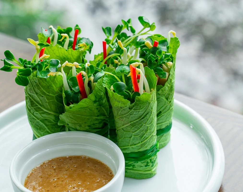 Cải cuộn nấm/Cái (Mustard greens rolls with mushrooms/Piece)