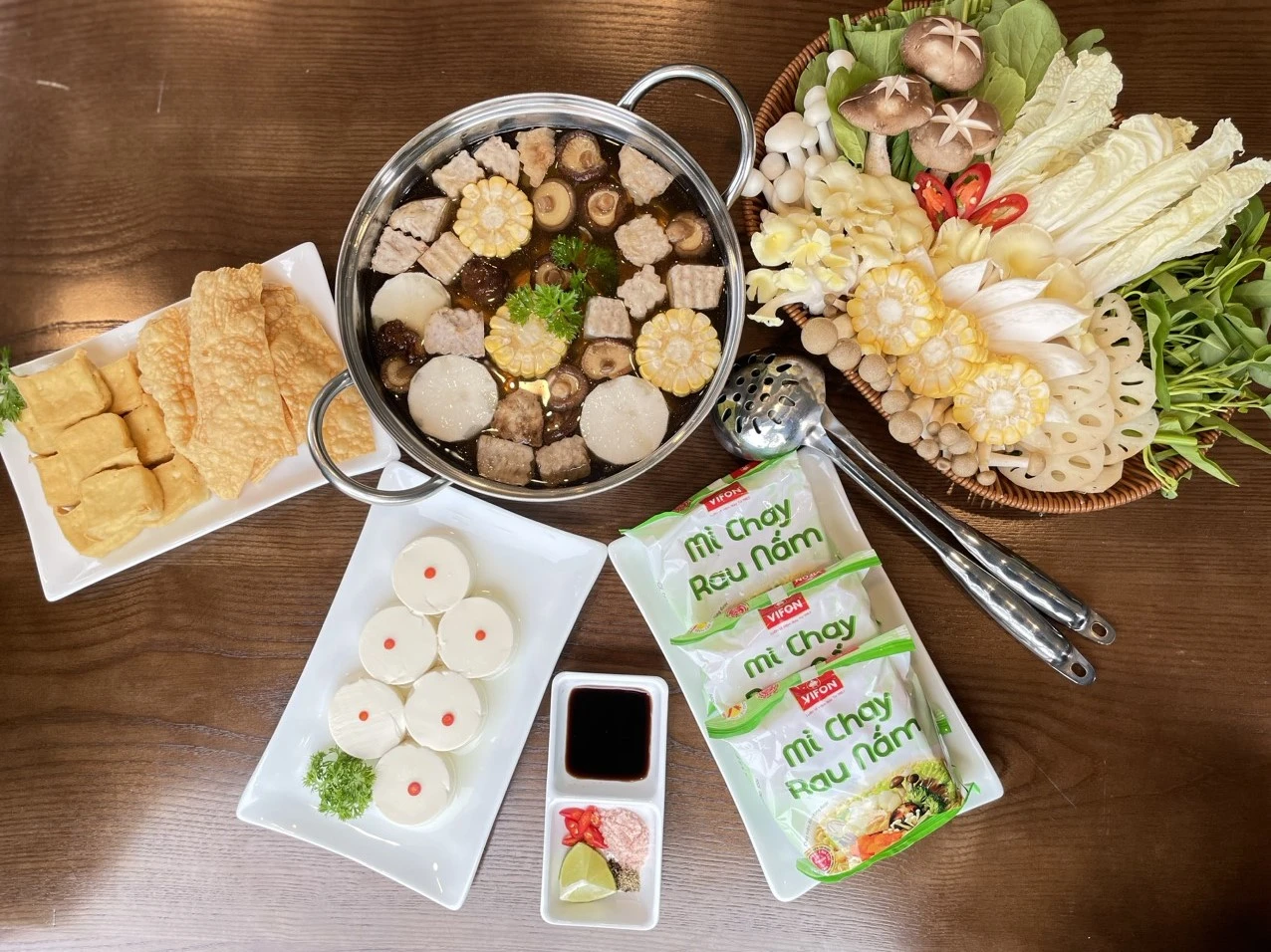 Lẩu nấm lá é (2-3 người ăn) (Mushroom hotpot for 2-3 people)