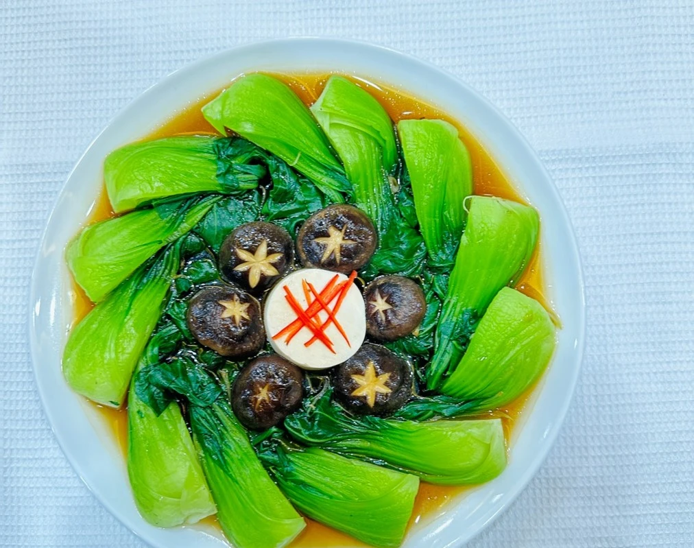 Cải chíp xốt nấm hương/Đĩa (Stir-fried bok choy with shiitake mushrooms)
