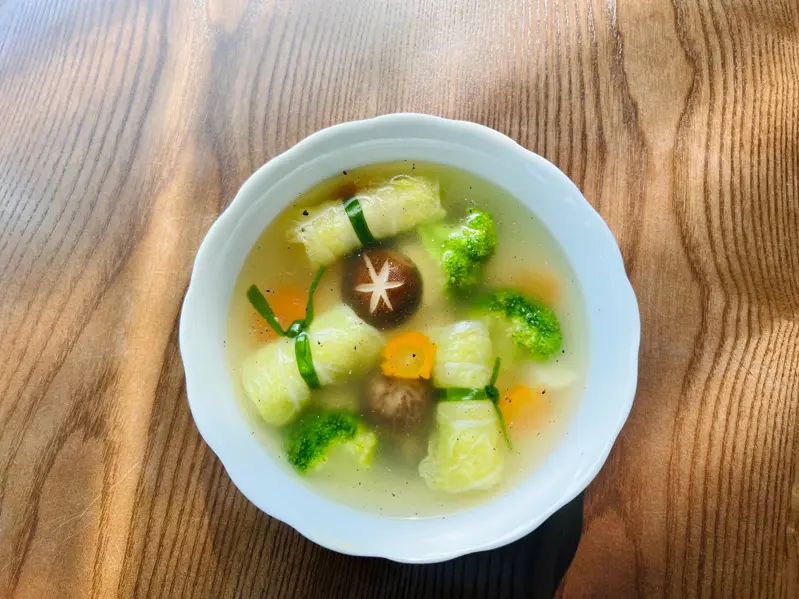 Canh Bát Nhã/Tô (Rolled napa cabbage soup)