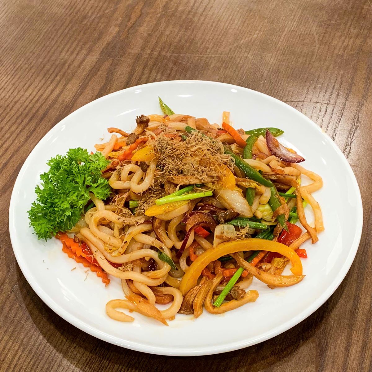 Mì Udon xào nấm/đĩa (Stir-fried Udon with Mushrooms)