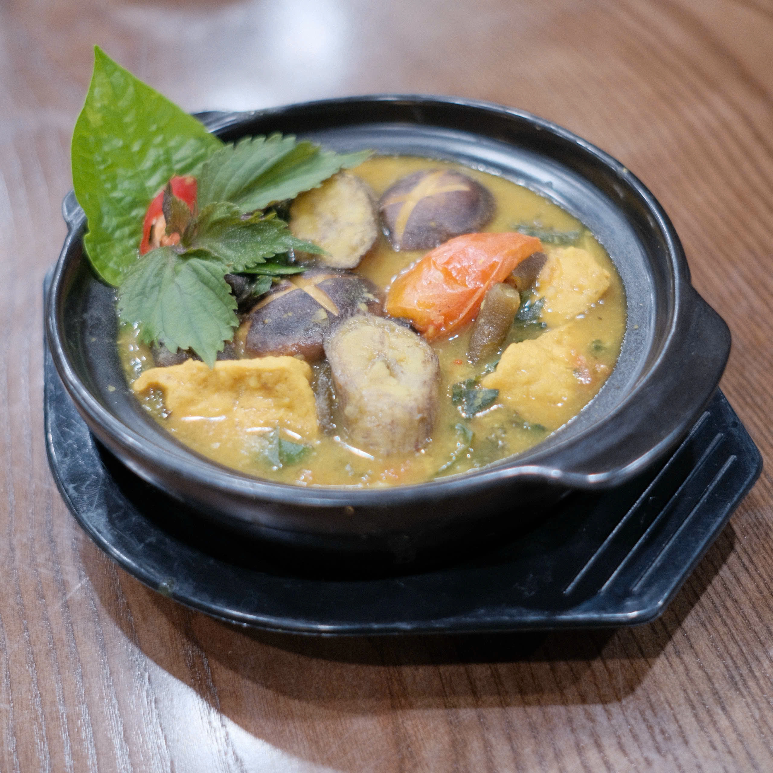 Tảo Ống Om Chuối Đậu